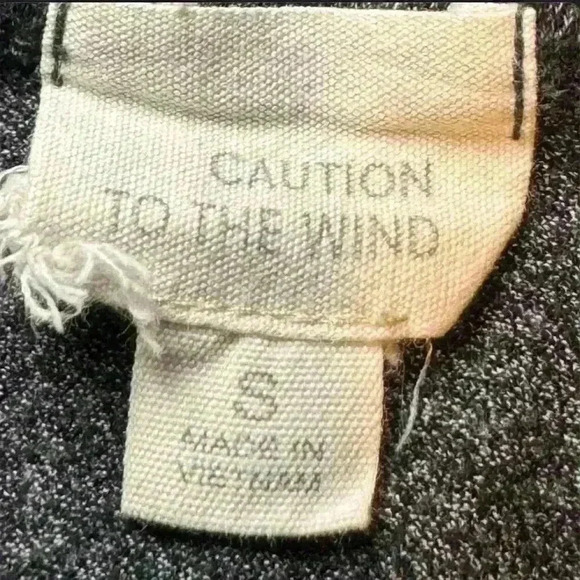 Caution to the Wind Women's Off Shoulder Strappy Black Blouse Size Small - Picture 4 of 7